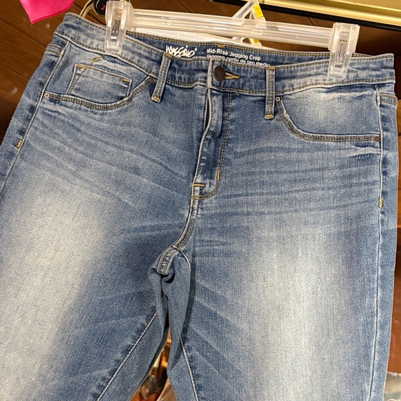 Mid Rise Crop Jean - Picture 2 of 3